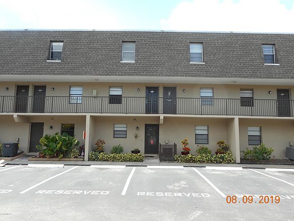 3rd image of 1010 Pine Tree Dr #204