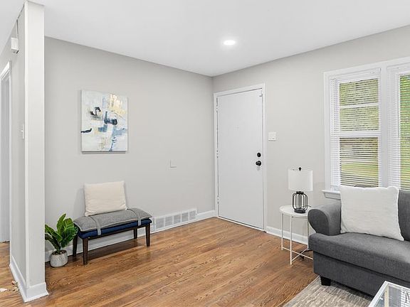 2nd image of 931 Thatcher Ave