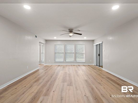 5th image of 105 S Windgate Cir