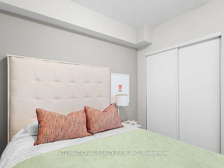 525 Adelaide St W #LPH35 — Photo 22