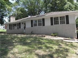 7048 Verde Dr, Kansas City, KS 66109