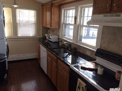 4th image of 66 Ponquogue Ave