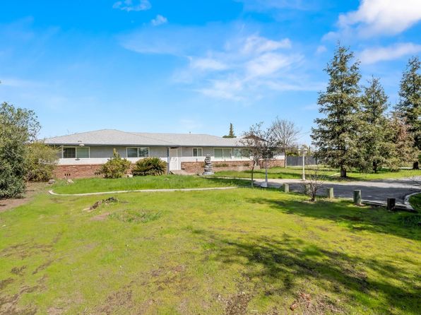 9414 E Belmont Ave, Sanger, CA 93657