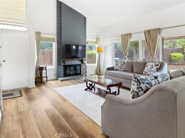 22006 Lanark St, Canoga Park, CA 91304