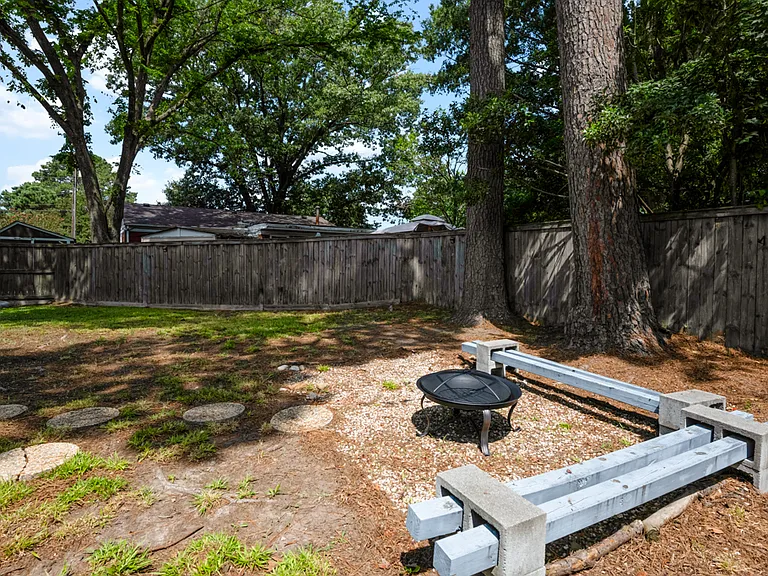 4620 Larkin St — Photo 20