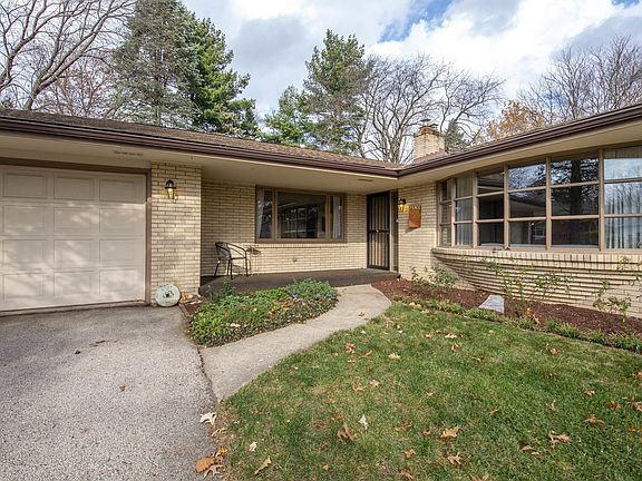 2nd image of 2228 Silverthorn Dr