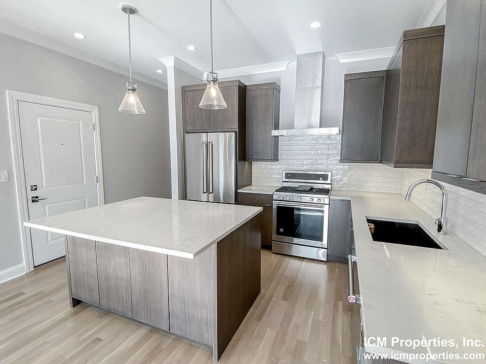 1st image of 3327 N Kenmore Ave #2