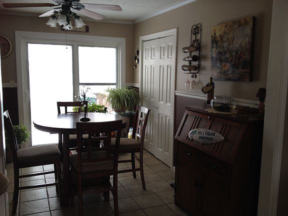 4th image of 565 Farris Ln