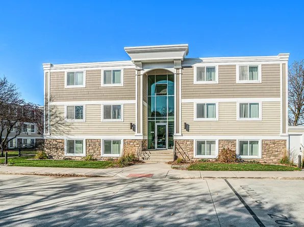 225 N Shore Dr APT 205, South Haven, MI 49090