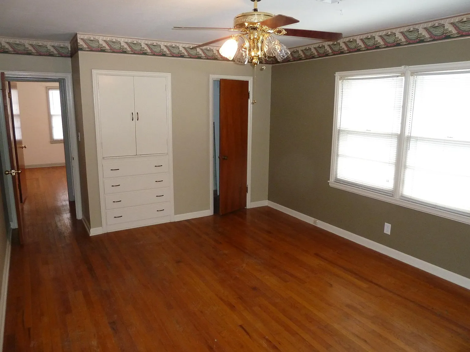3 bed, 1900 sqft, $1,750 — Photo 3