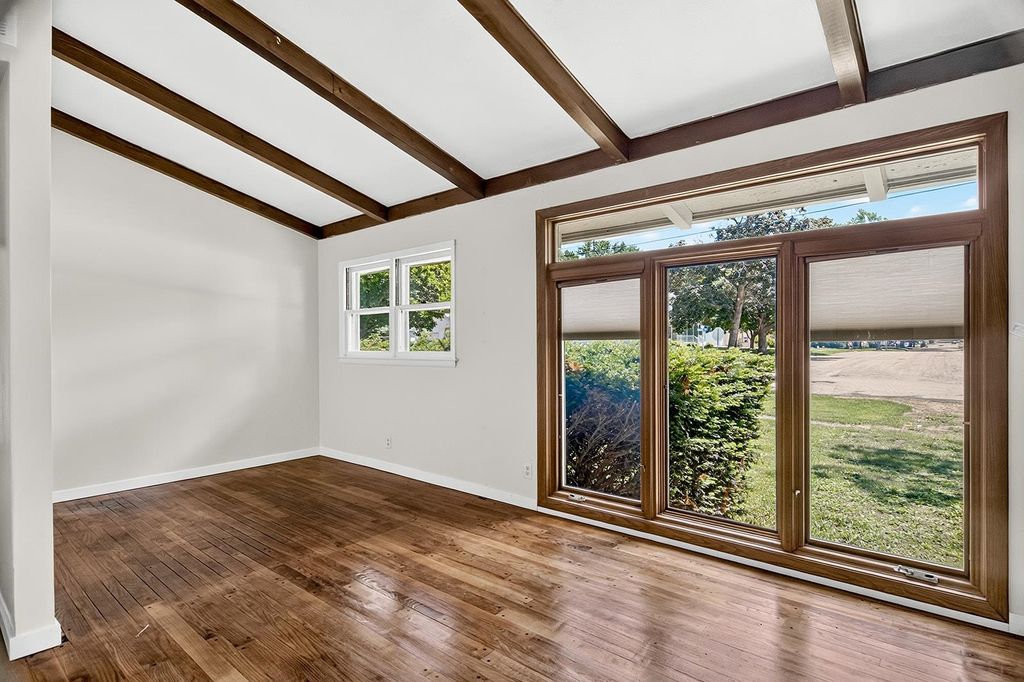 2 S Hannah Ave, Mount Morris, IL - More