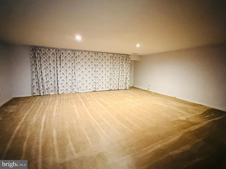 835 Chanticleer — Photo 45