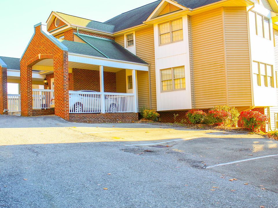 1st image of 101 Gables Pl #101