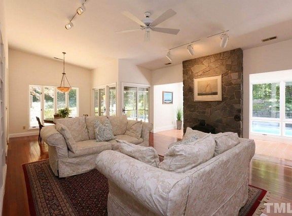 5th image of 6010 Graystone Dr