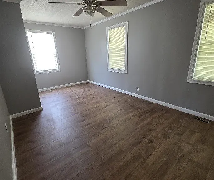220 Poplar Ave — Photo 4