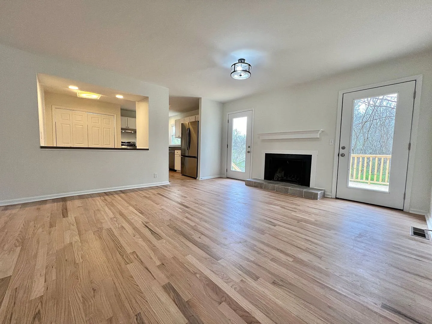 Updated 3 Bed, 2.5 Bath Single Family Home — Photo 4