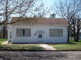 650 Jackson St, Warsaw, IL 62379