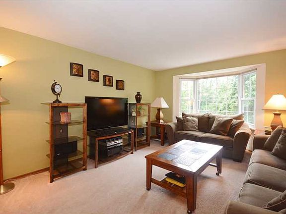 4th image of 9 Crestwood Dr