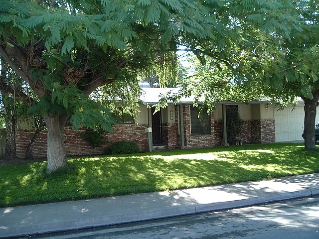 382 S 3rd St photo 1