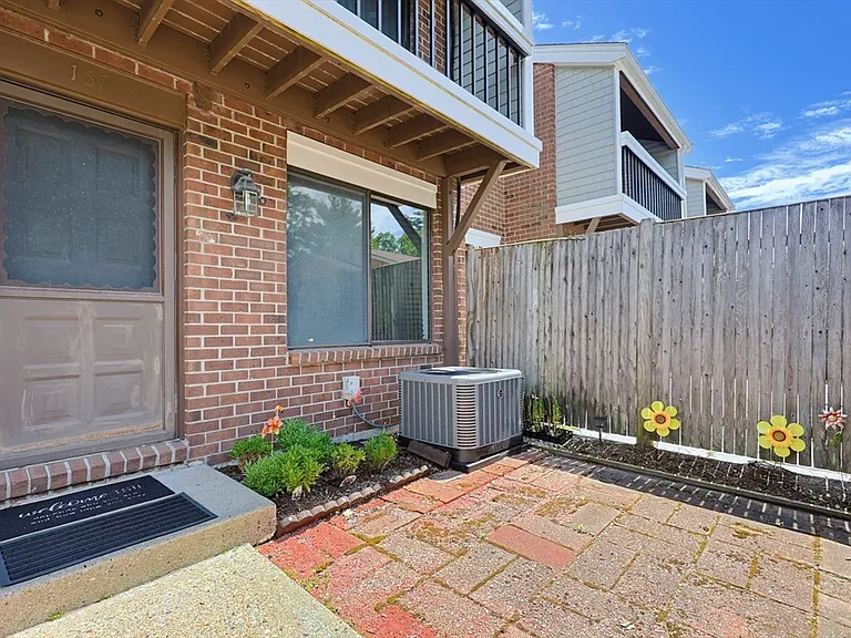 167 Greenbrook Dr #167 — Photo 1