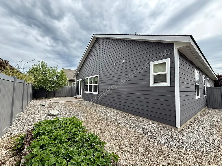 1616 Mosshart St — Photo 5