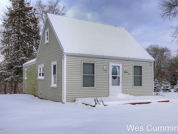 3rd image of 1410 Oakwood St