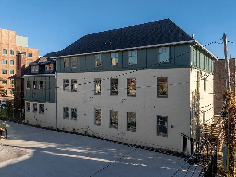 240 Mack Ave — Photo 33