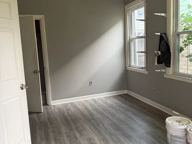 193-195 Silver Ln #1 — Photo 6