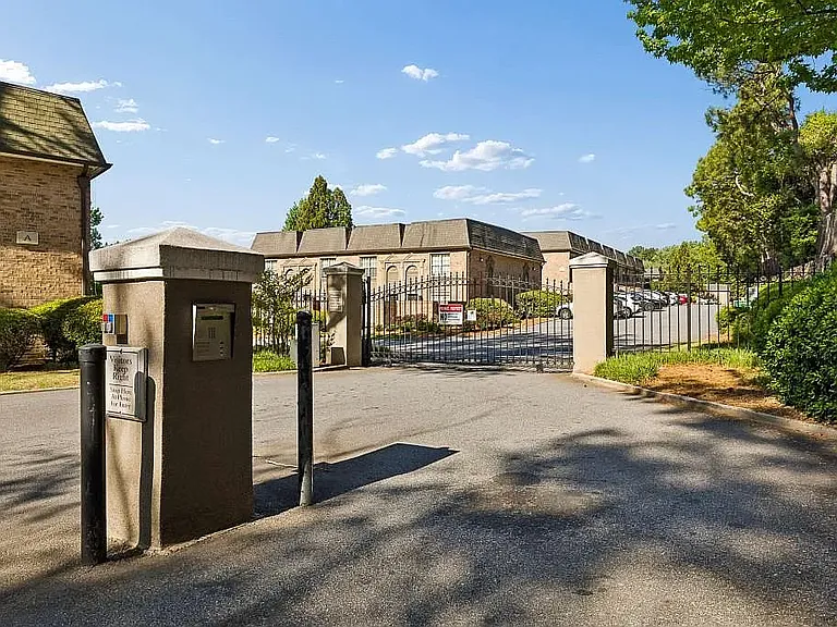 6980 Roswell Rd #C13 — Photo 45