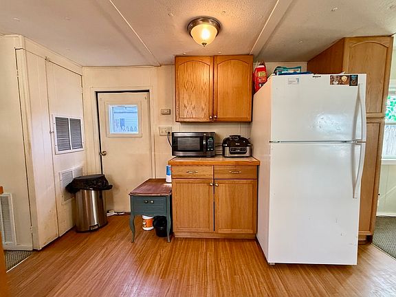 4th image of 868 Southampton Rd #43