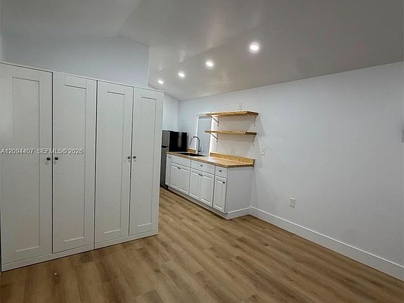 4th image of 1400 SW 29th Ave #1