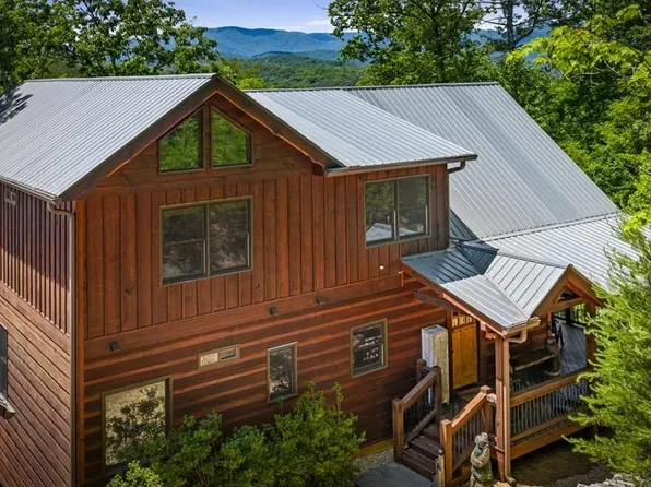 279 River Escape Dr, Ellijay, GA 30540