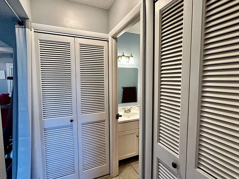1001 Twin Circle Dr #1001 — Photo 6
