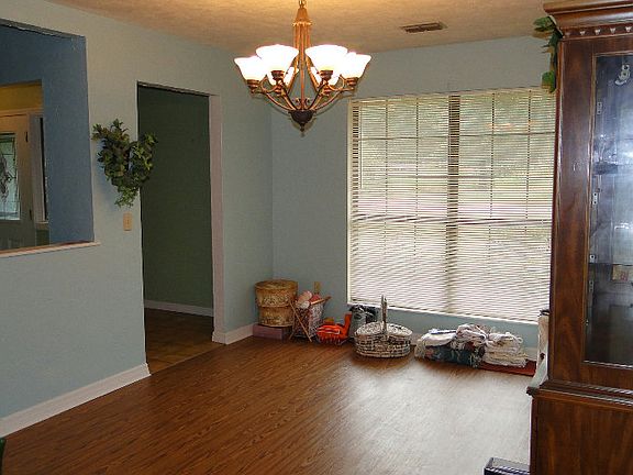 5th image of 129 NW Acorn Dr
