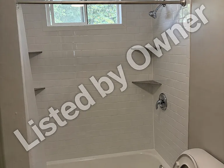 148 S Bohemia Ave — Photo 4