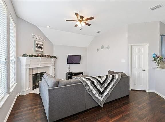 4th image of 8074 Palisades Dr