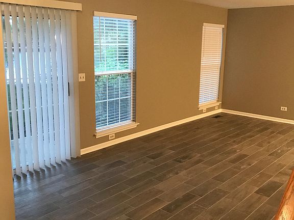 Living room with access to the yard through the sliding door
