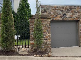 1820 N Meridian Dr #700, Fayetteville, AR 72701