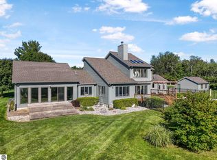 8086 Hagstrom Ln, Cadillac, MI 49601