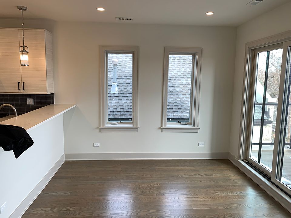 Dining area & patio.