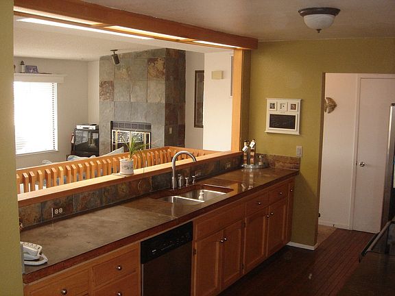 Updated Kitchen, New Stainless Steel Appliances!