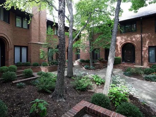 139 N Central Ave APT B, Saint Louis, MO 63105