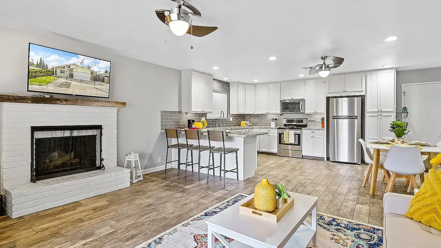 1044 E Edison St — Photo 2
