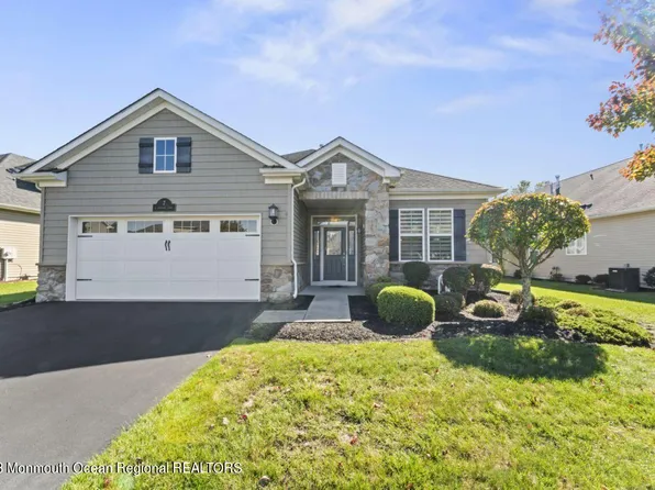 7 E Raphael Lane, Farmingdale, NJ 07727
