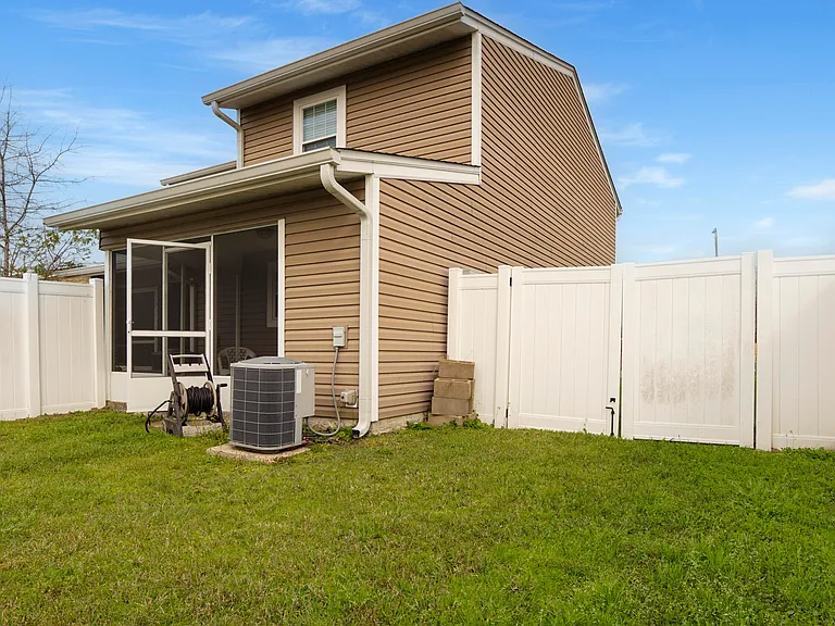 2518 Johnson Dr — Photo 16