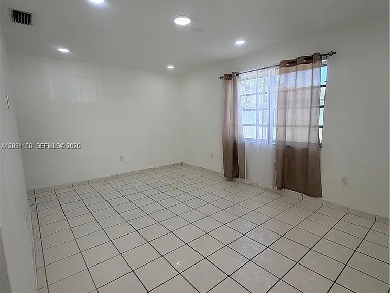 3821 SW 89th Ct #FRONT — Photo 5