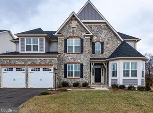 17218 Creekside Green Pl, Round Hill, VA 20141