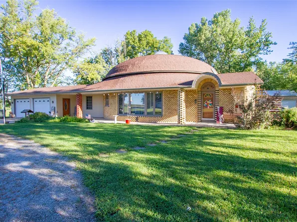 395 223rd Pl, Pella, IA 50219