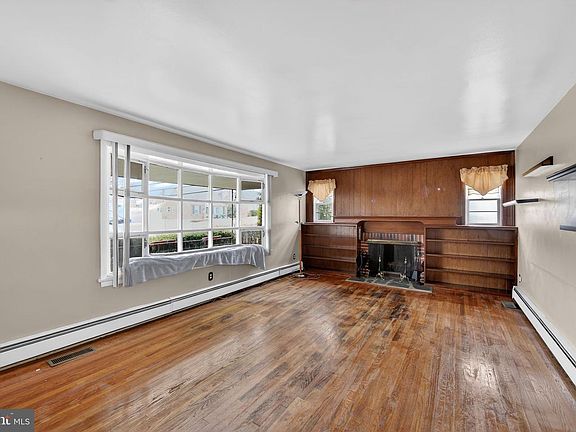 5th image of 303 Perry St