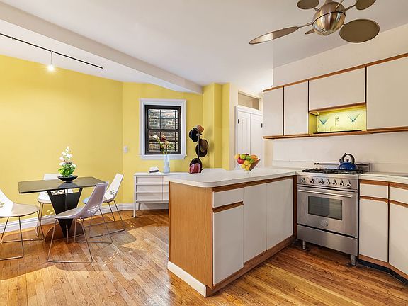 2nd image of 85 Stanton St APT 3B